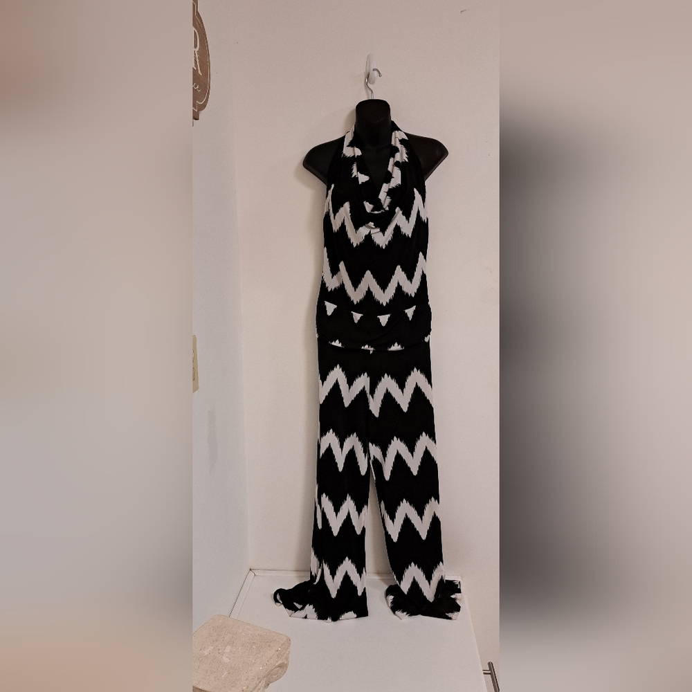 Flamingo Black and White Chevron Patterned Sleeveless Jumpsuit Sizs Misses Large
